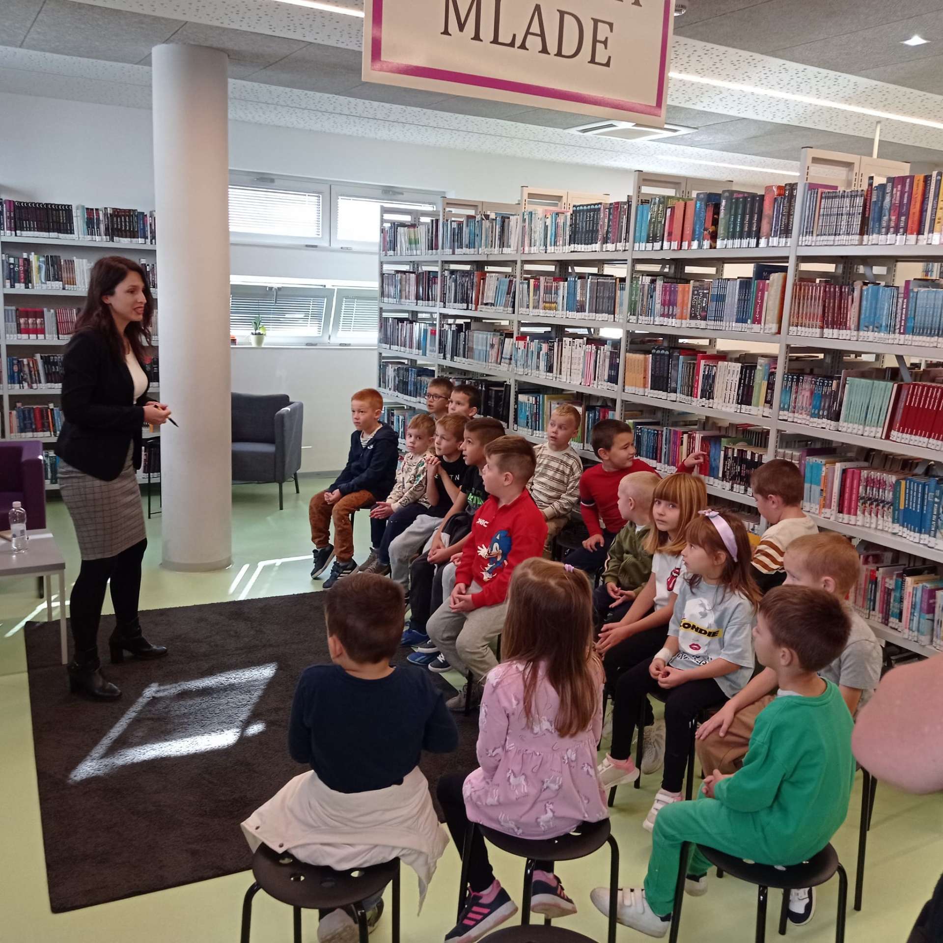 Šareni leptirići u knjižnici.