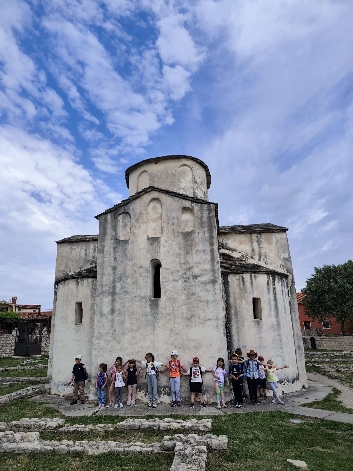 Papigice sa svojim prijateljima Zečićima u posjeti prvom hrvatskom kraljevskom gradu-Ninu