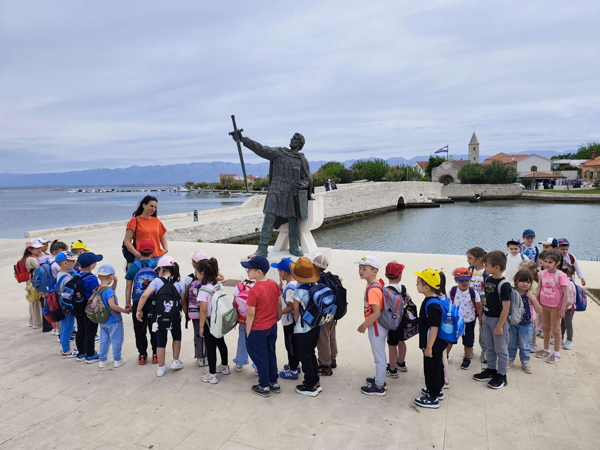 Papigice sa svojim prijateljima Zečićima u posjeti prvom hrvatskom kraljevskom gradu-Ninu